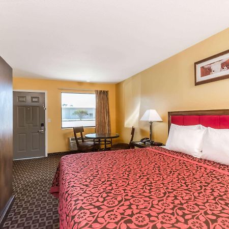 Days Inn By Wyndham Sulphur La Exteriér fotografie