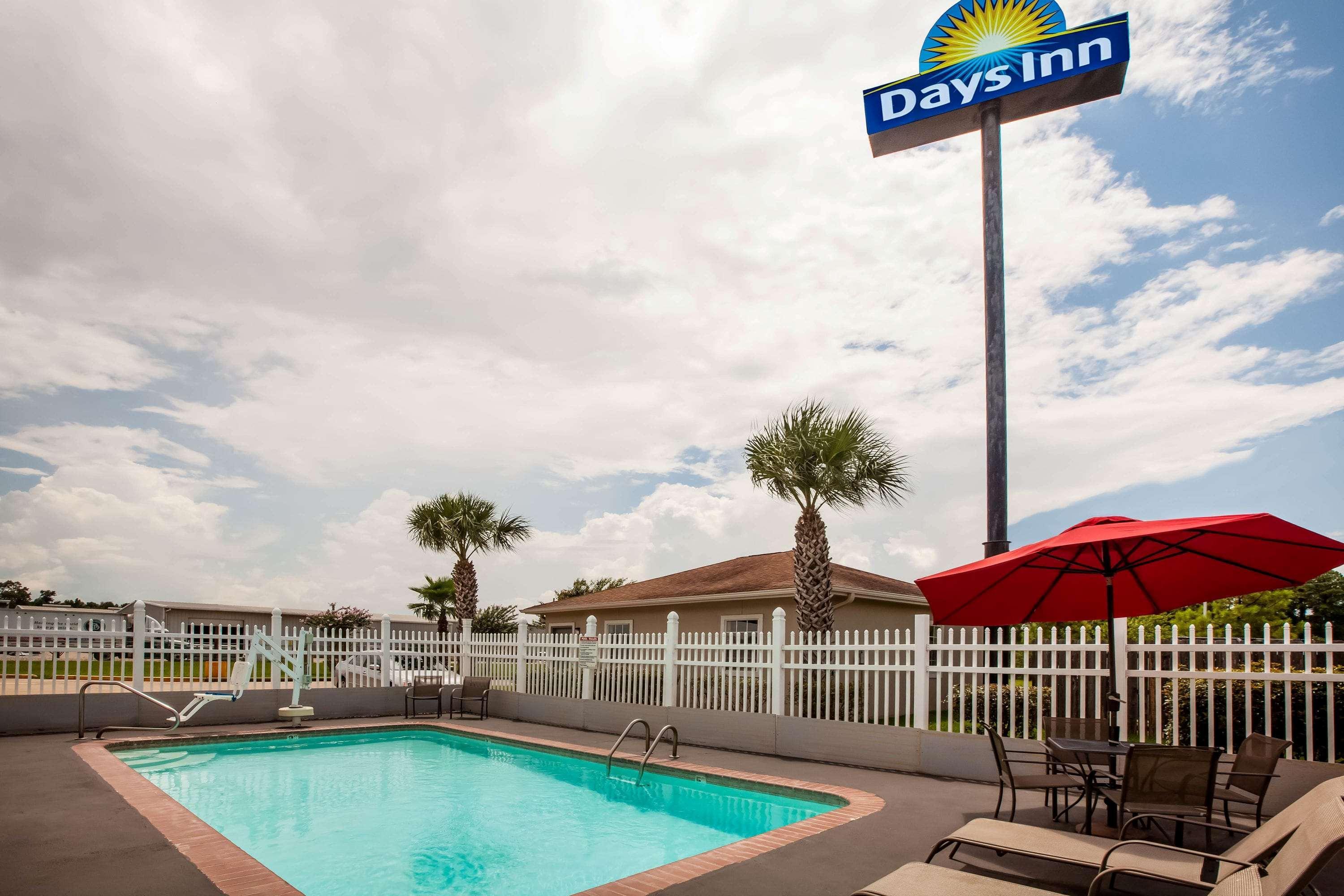 Days Inn By Wyndham Sulphur La Exteriér fotografie