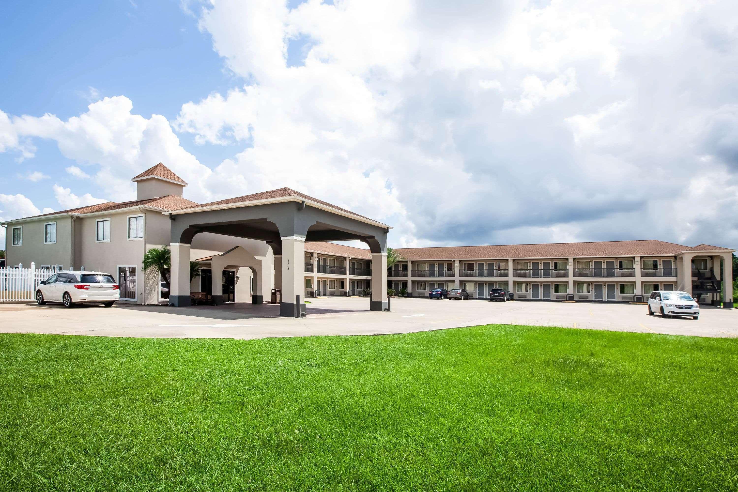 Days Inn By Wyndham Sulphur La Exteriér fotografie