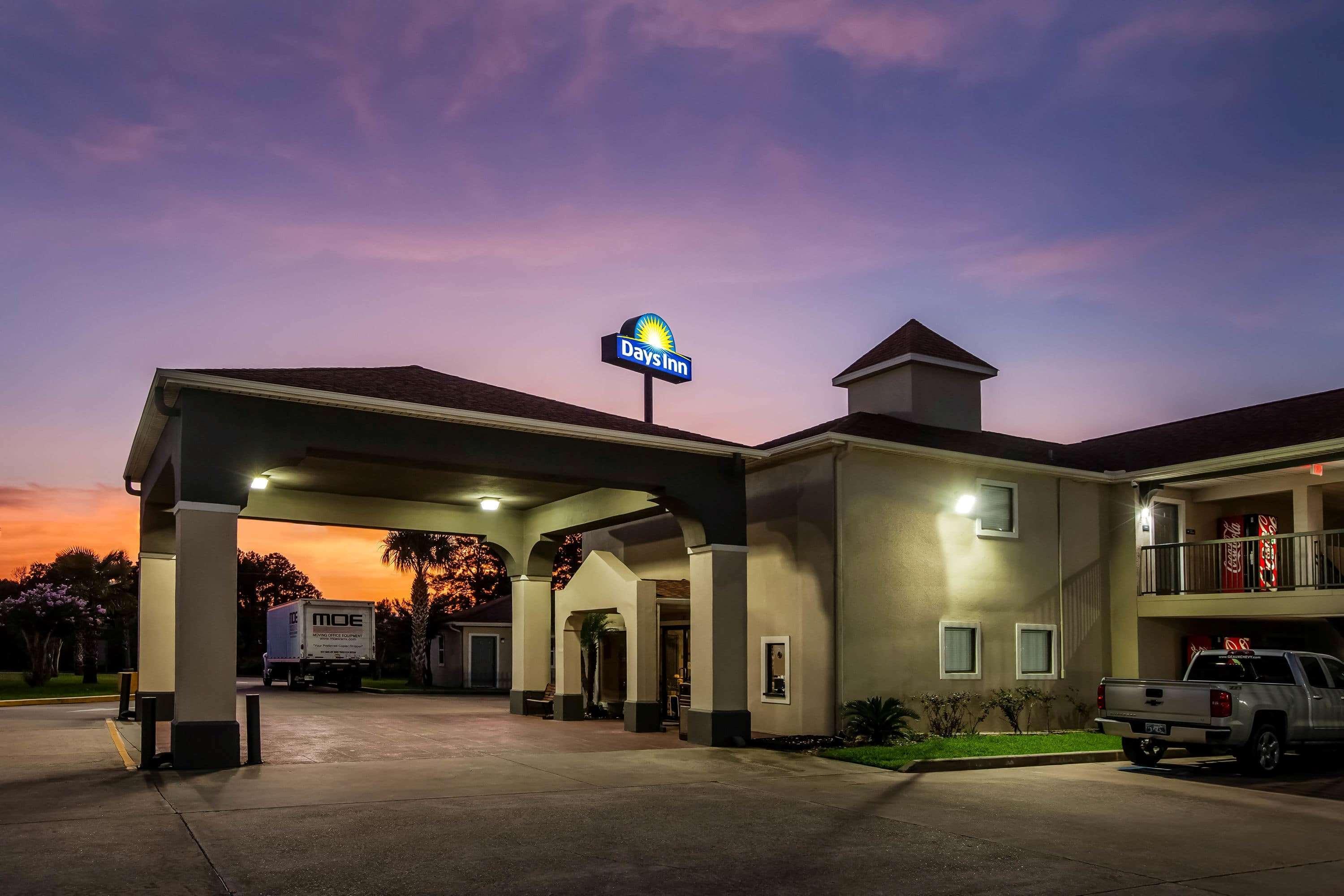 Days Inn By Wyndham Sulphur La Exteriér fotografie