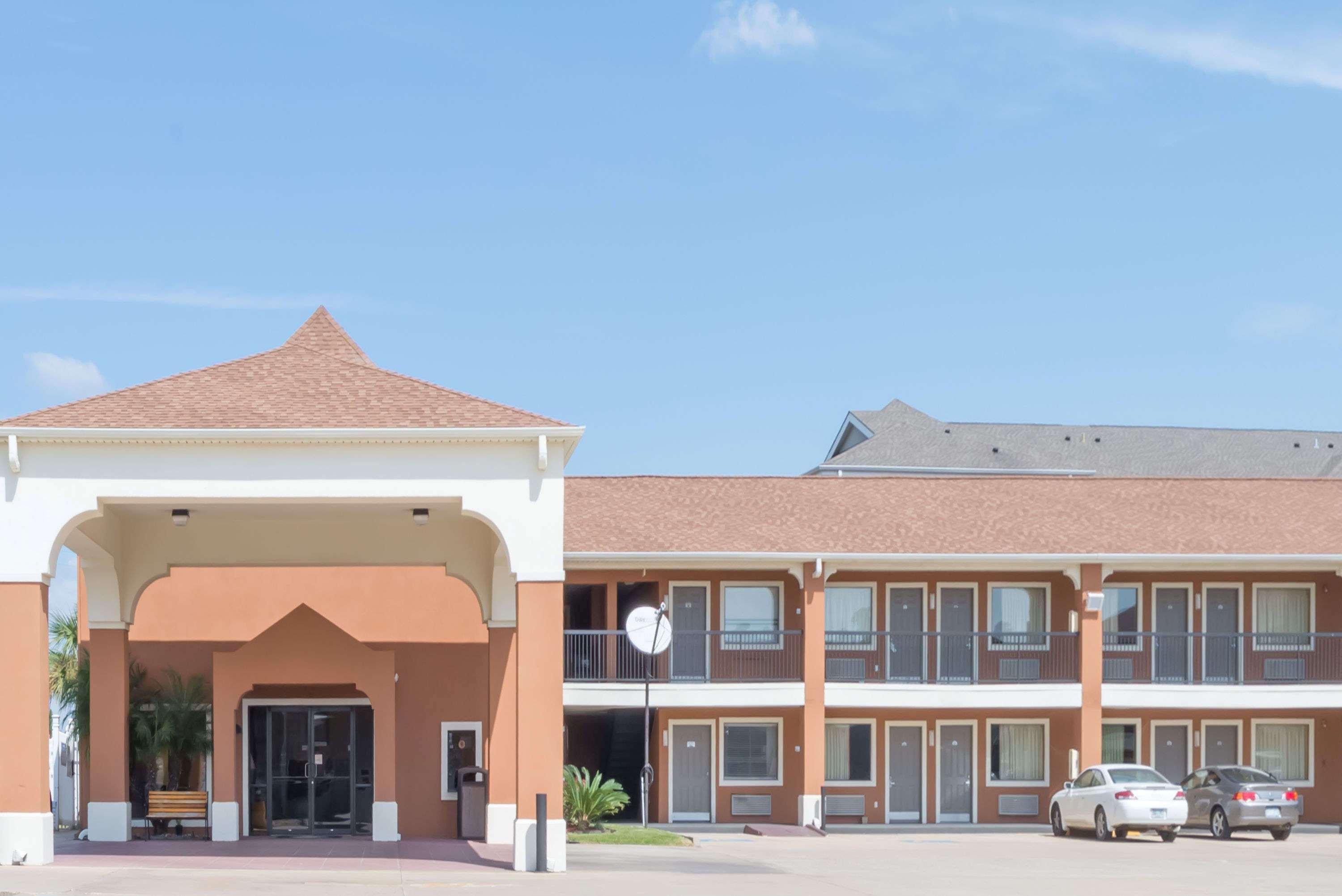 Days Inn By Wyndham Sulphur La Exteriér fotografie