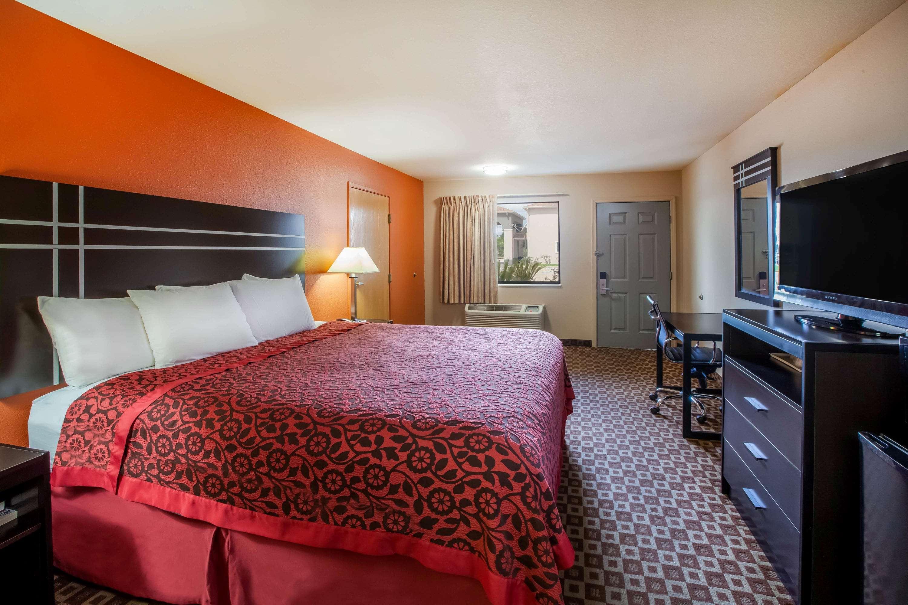 Days Inn By Wyndham Sulphur La Exteriér fotografie